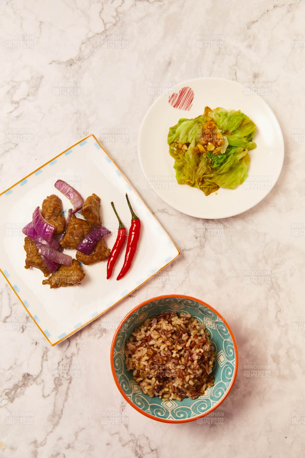 中式美食 牛肉 包心菜 杂粮饭图片