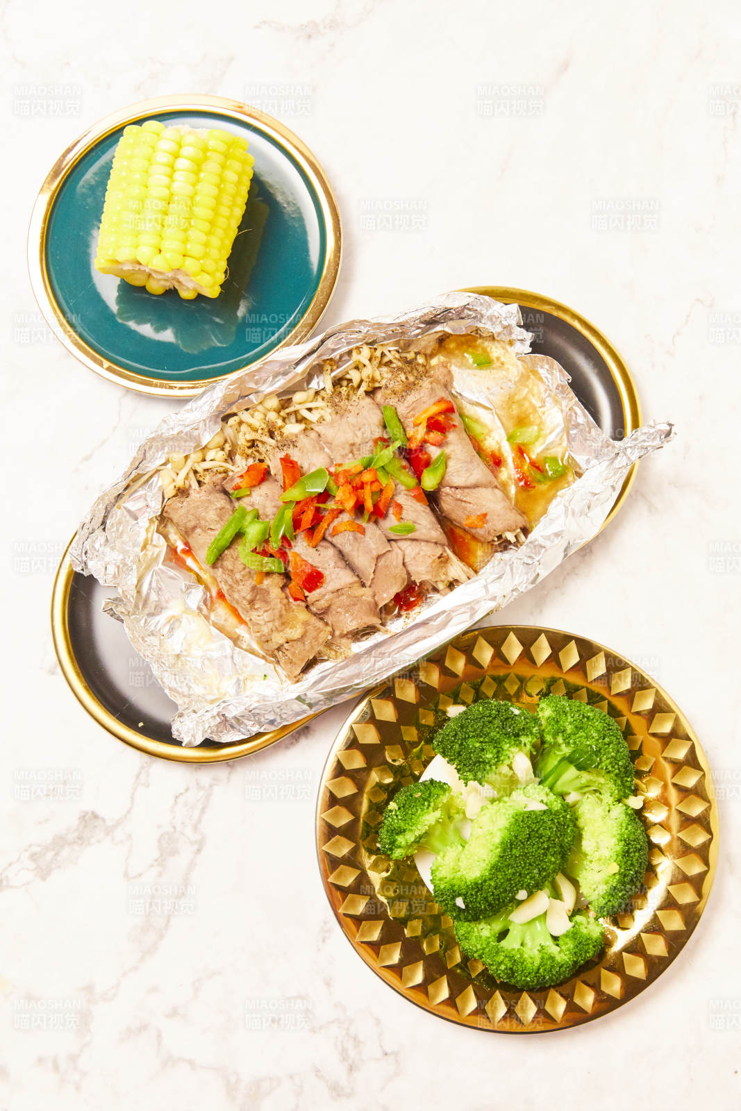 锡纸金针菇肥牛配玉米西兰花图片