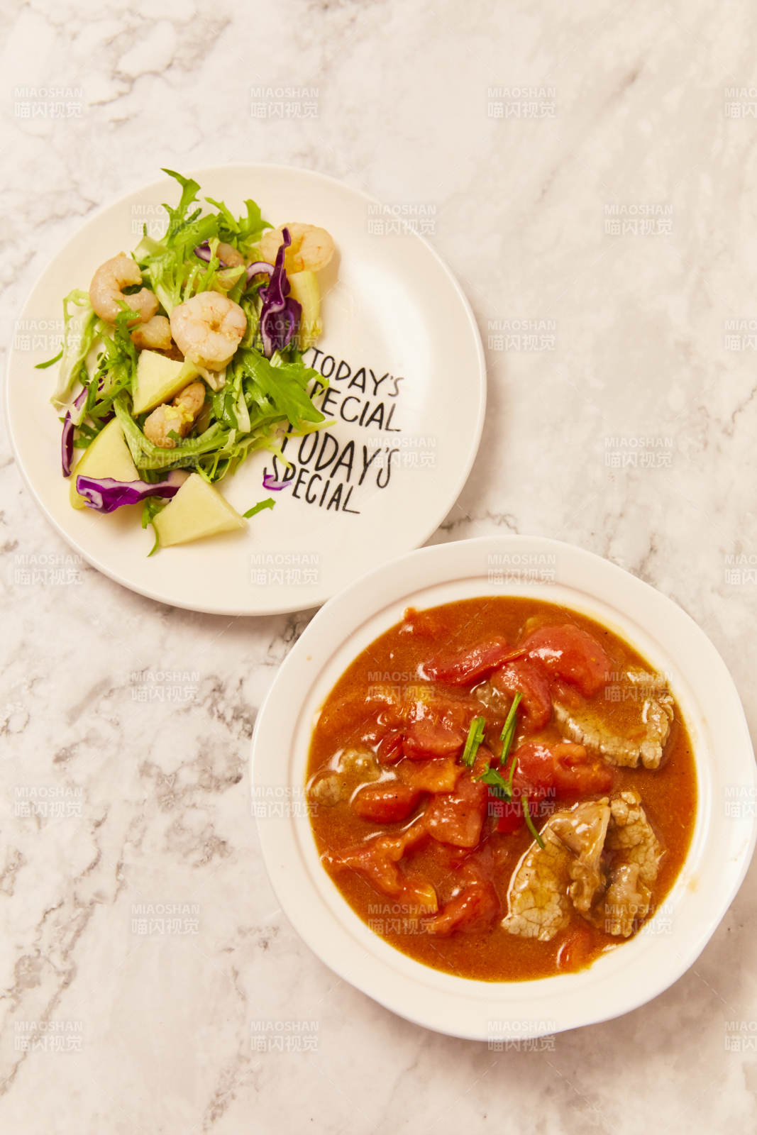 番茄炖肉和虾仁沙拉图片