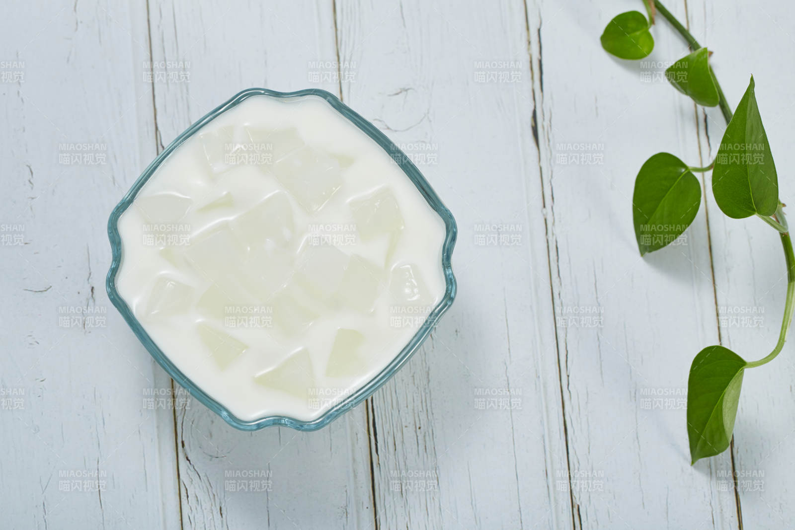 冰镇酸奶 清凉一夏图片