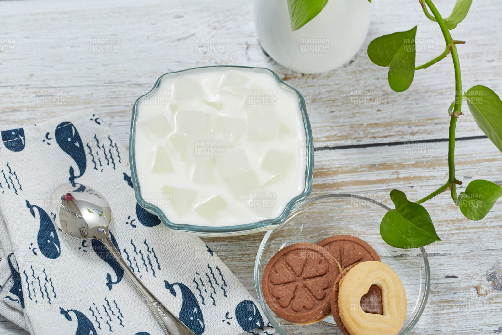 酸奶配饼干 清新美味图片