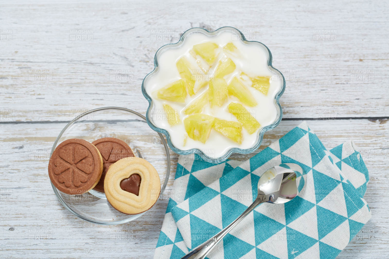酸奶配饼干 清新美味图片