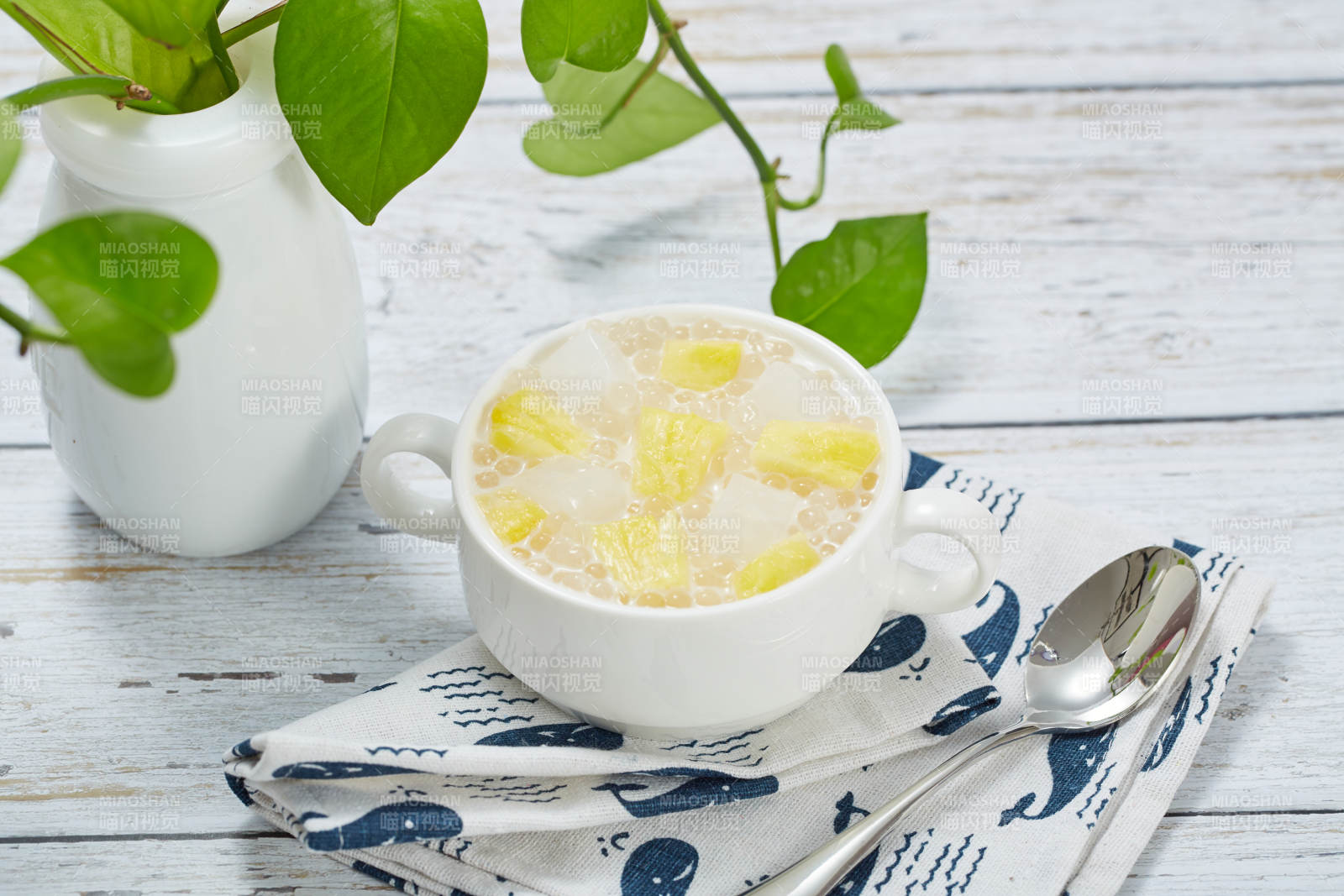 椰汁西米露甜品图片