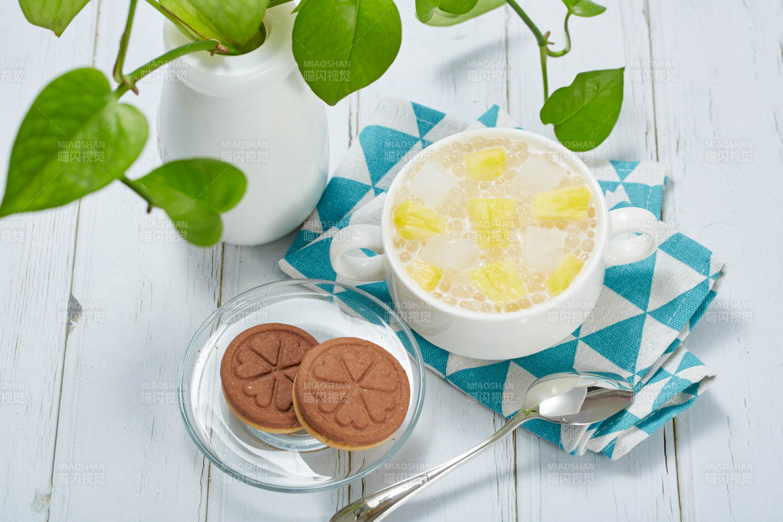 椰汁西米露配饼干图片