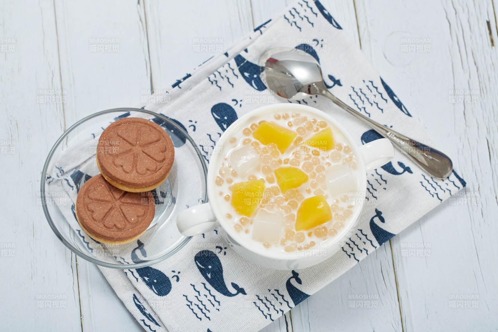 椰奶西米露配饼干图片