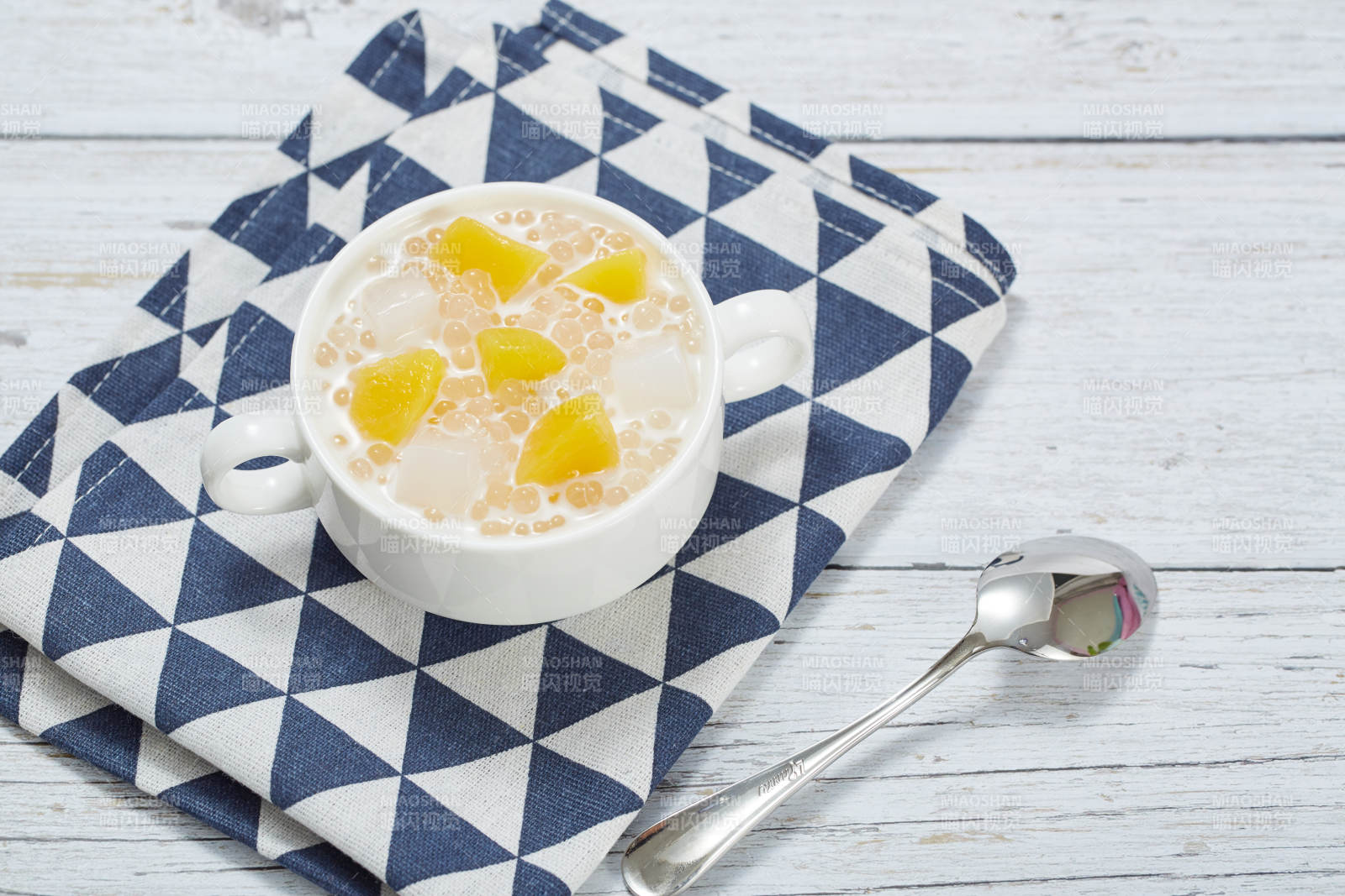 黄桃西米露甜品图片