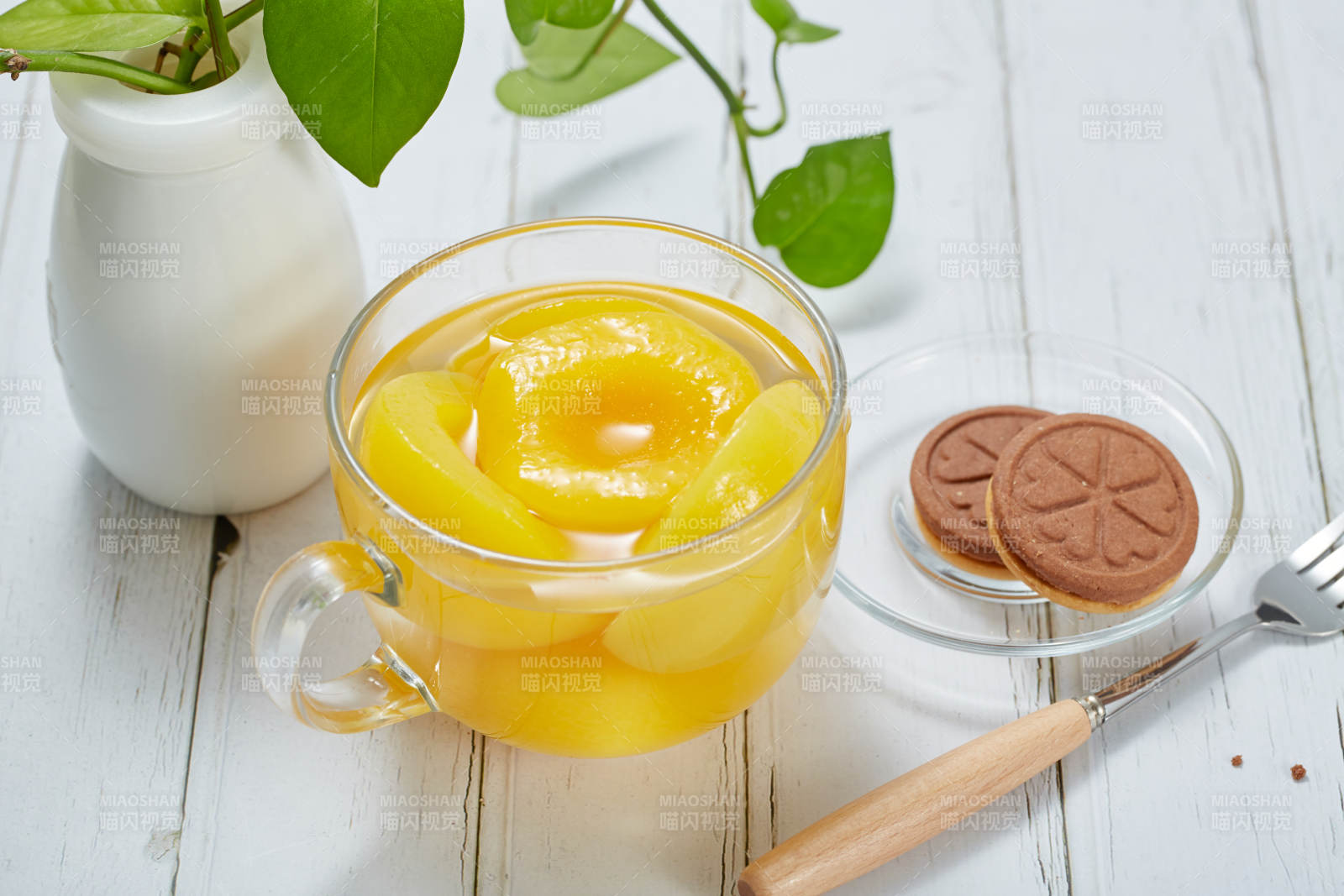 黄桃与饼干的温馨时光图片