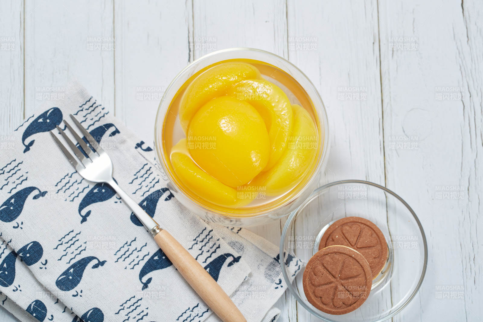 黄桃罐头配饼干图片