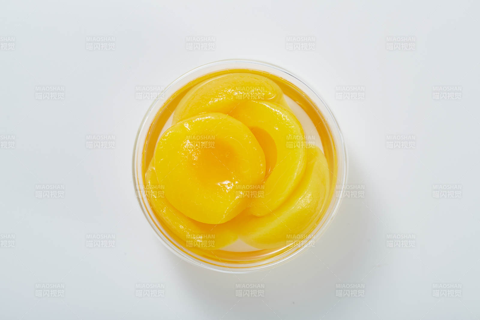 罐装黄桃果酱特写图片