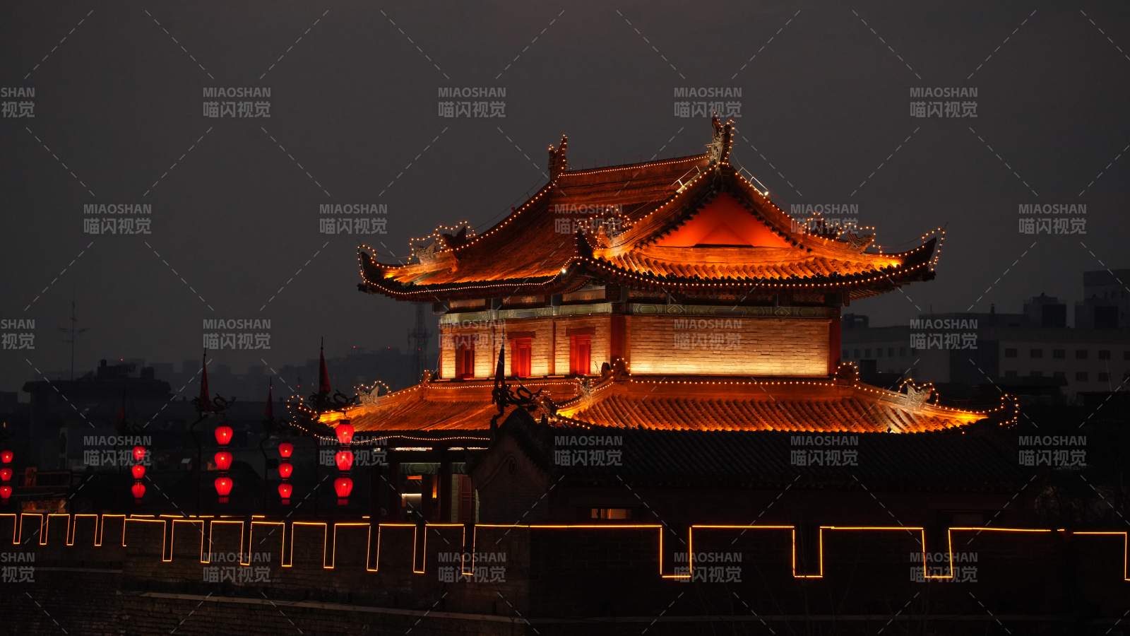 夜幕下的西安古城楼灯光璀璨图片