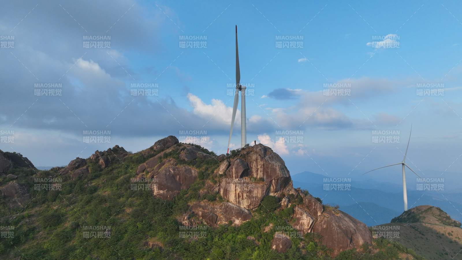 项山甑山顶风力发电机图片