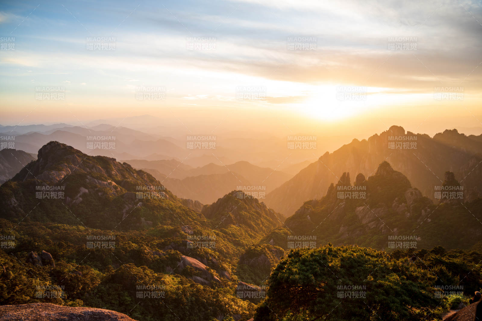 鳌鱼峰日落金色传说图片