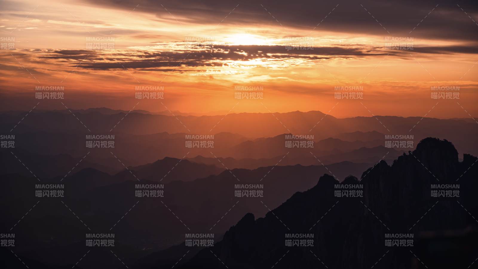 黄山 鳌鱼峰日落 层峦叠嶂图片