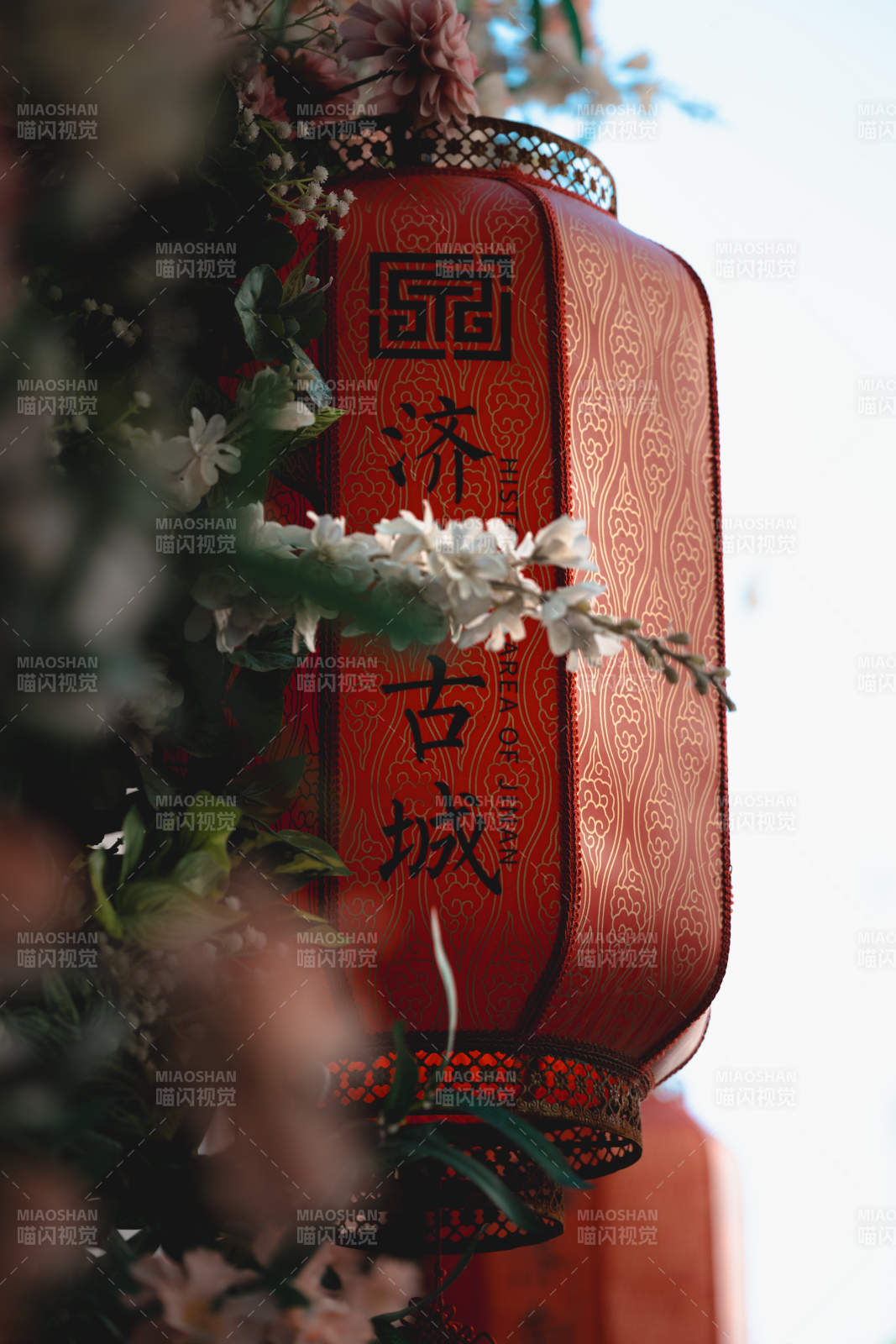 古风灯笼装饰 花枝点缀图片