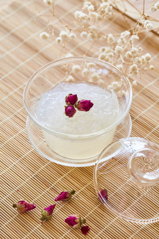 鲜炖燕窝搭配玫瑰花 清新怡人图片