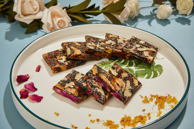 芝麻玫瑰糕点盘中摆图片