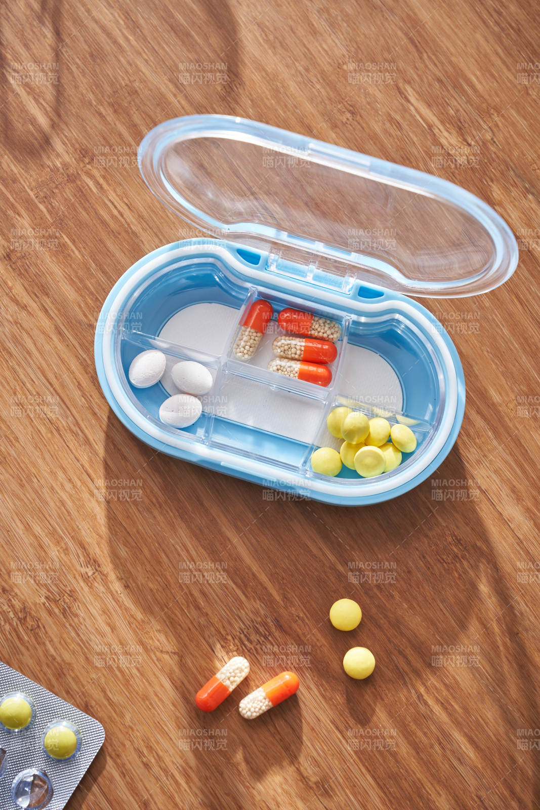 药盒与胶囊特写图片