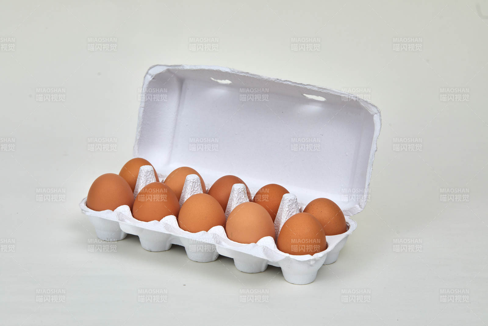 一盒新鲜鸡蛋图片