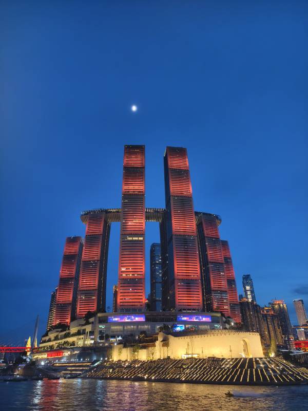 夜幕下的重庆地标建筑图片