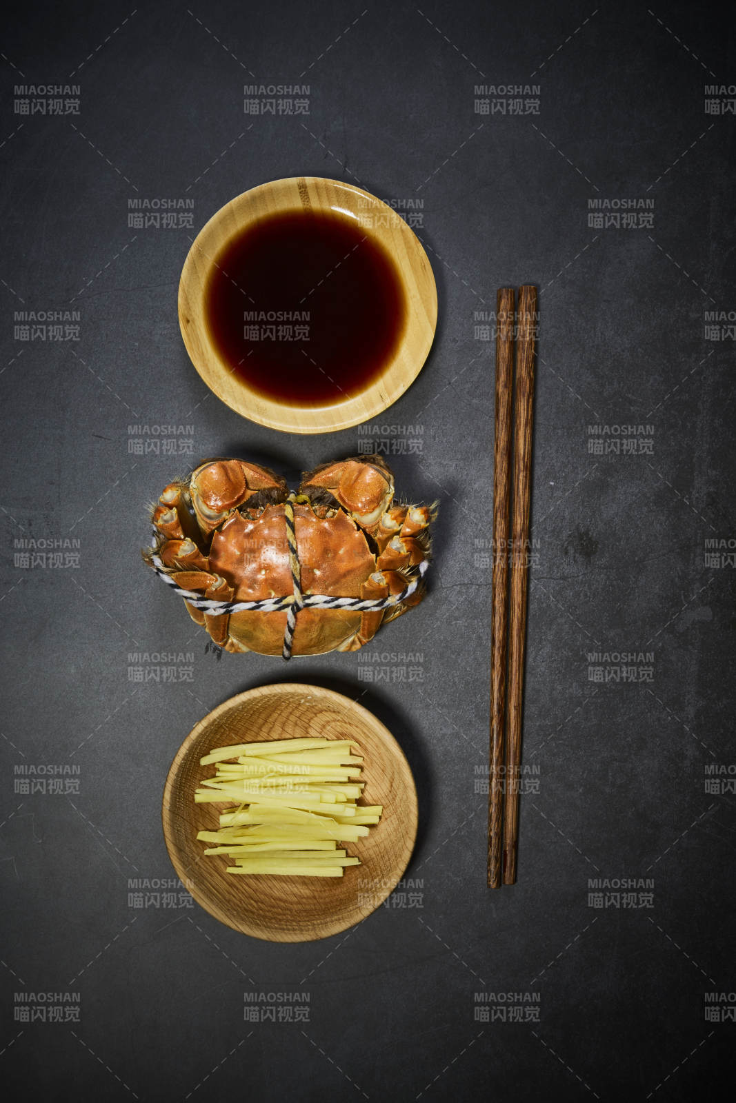 清蒸大闸蟹配姜醋图片