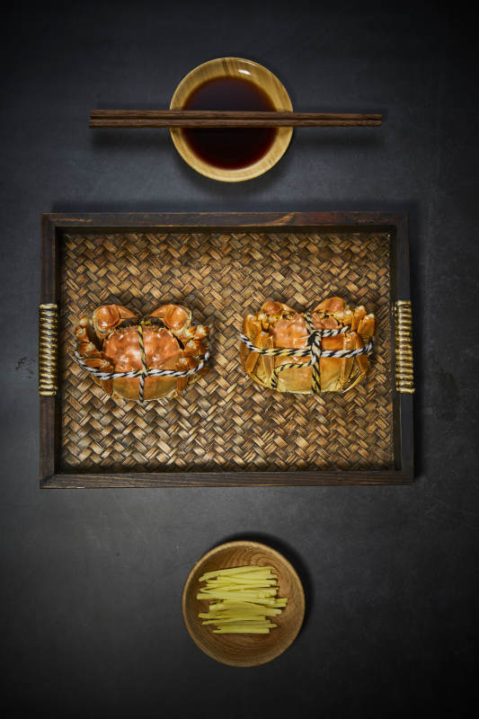 清蒸大闸蟹配姜丝酱油图片