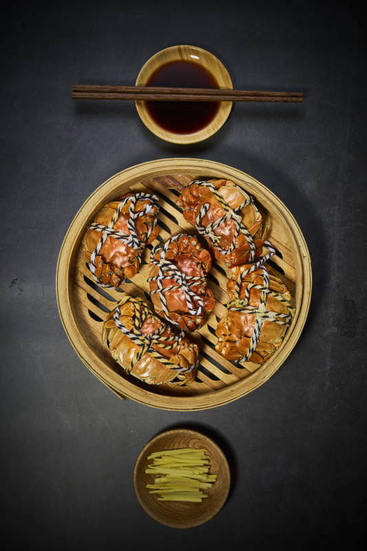 蒸蟹配姜丝酱油图片