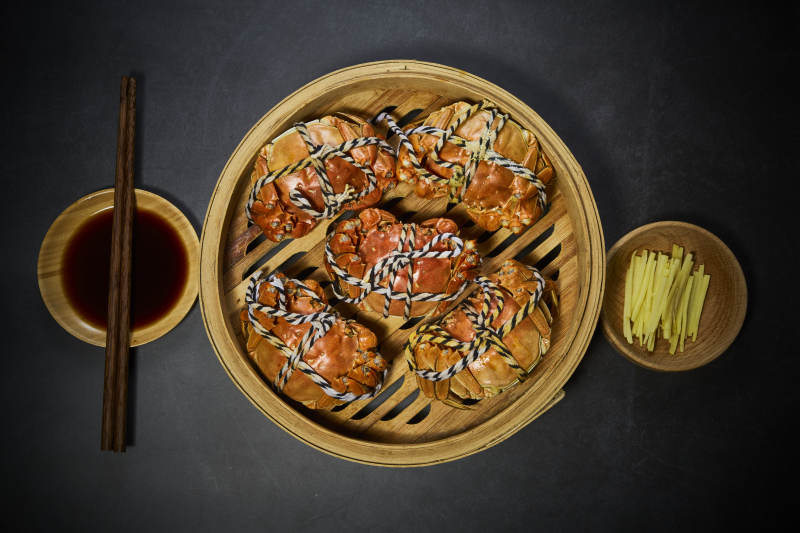 蒸蟹配姜丝酱油图片