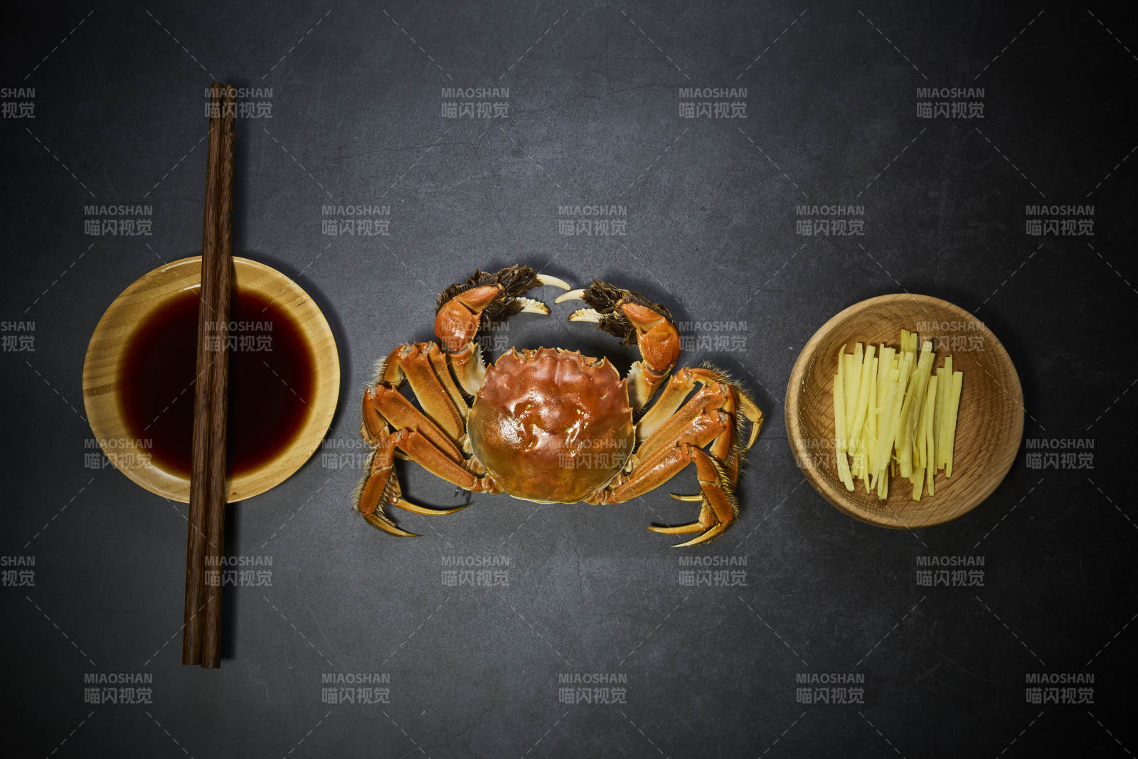 清蒸大闸蟹配姜醋蘸料图片