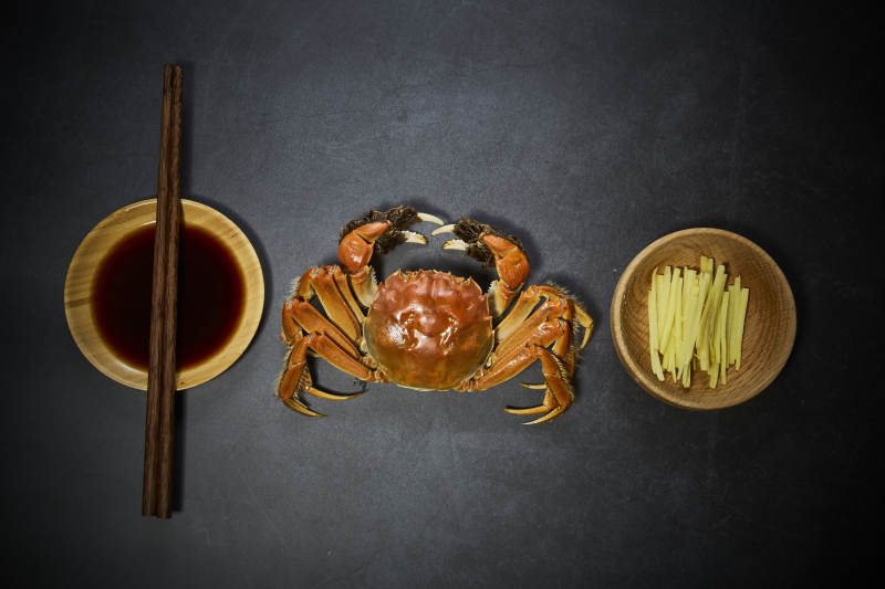 清蒸大闸蟹配姜醋蘸料图片