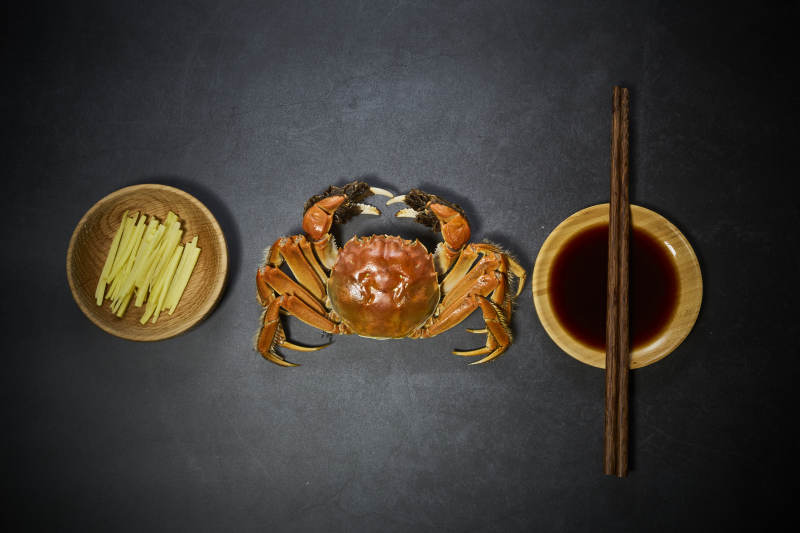 清蒸大闸蟹配姜醋汁图片