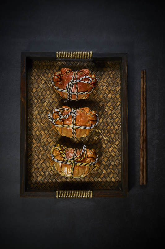 三只大闸蟹 精致摆盘图片