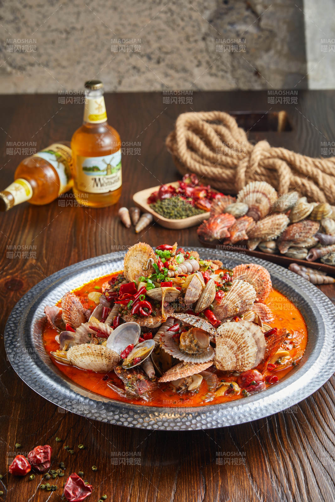 麻辣扇贝锅配啤酒图片