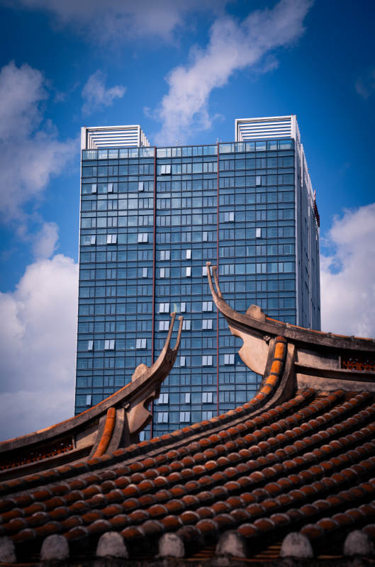 古建筑与现代高楼对比图片