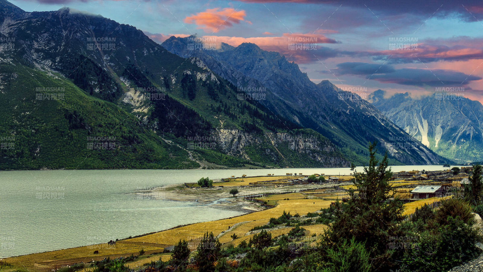 然乌湖畔  暮韵山颜图片