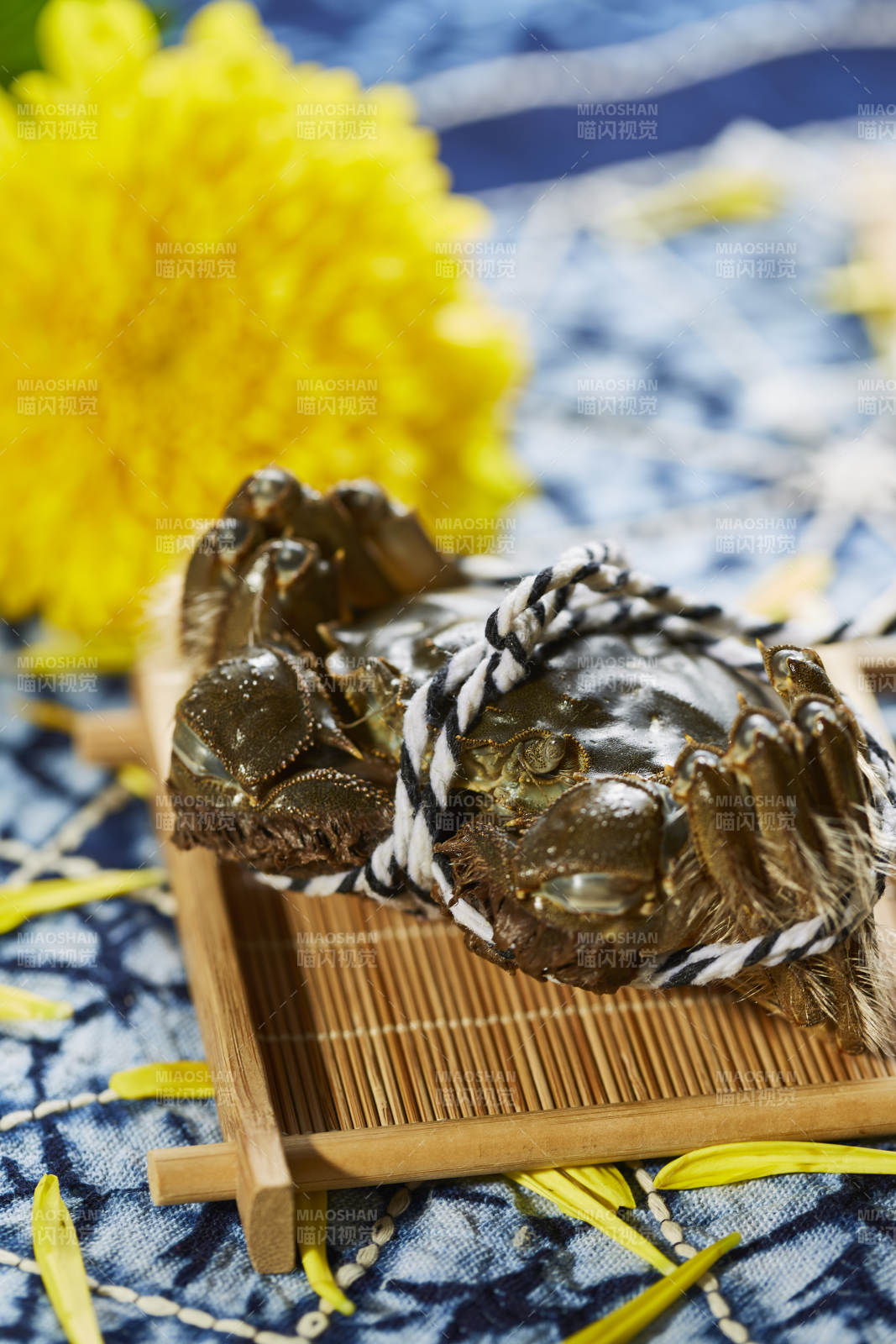 秋日蟹宴 金菊相伴图片