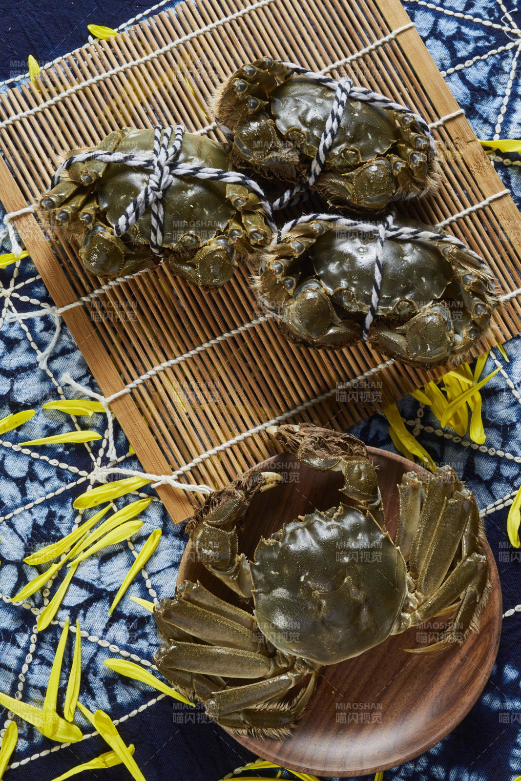 新鲜大闸蟹 美味佳肴图片