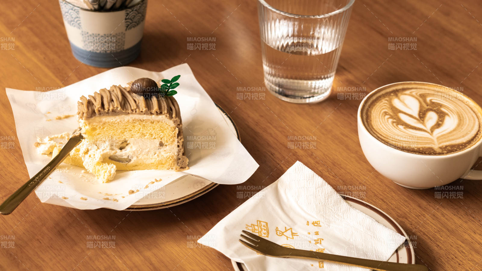 咖啡与蛋糕的温馨时光图片