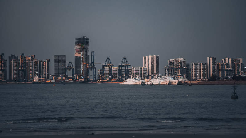 海滨海口城市天际线图片