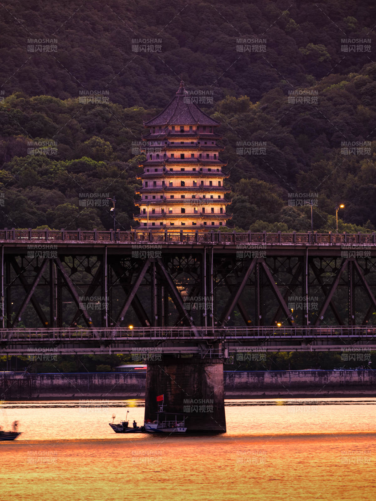 钱塘江六和塔图片