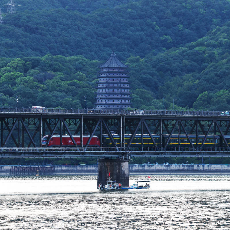 钱塘江六和塔图片