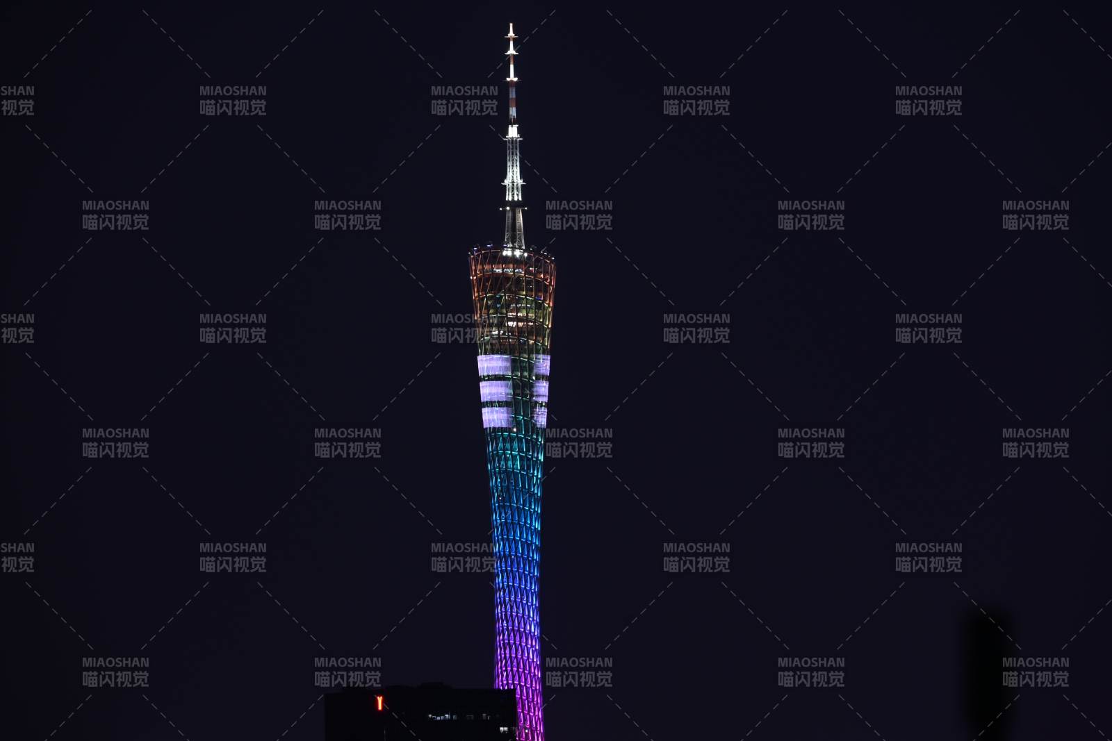 夜色中的广州塔灯光秀图片