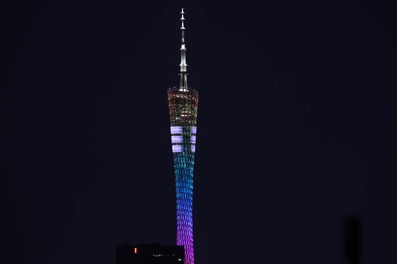 夜色中的广州塔灯光秀图片