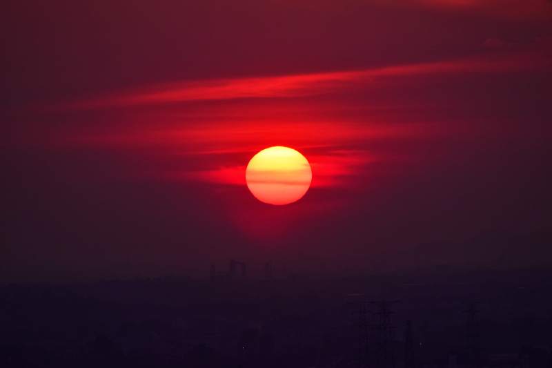 夕阳西下 红霞满天图片