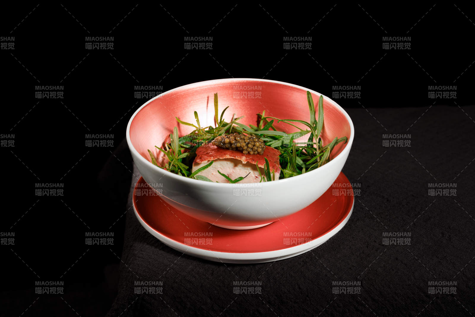 鹅肝鱼子酱美食特写图片