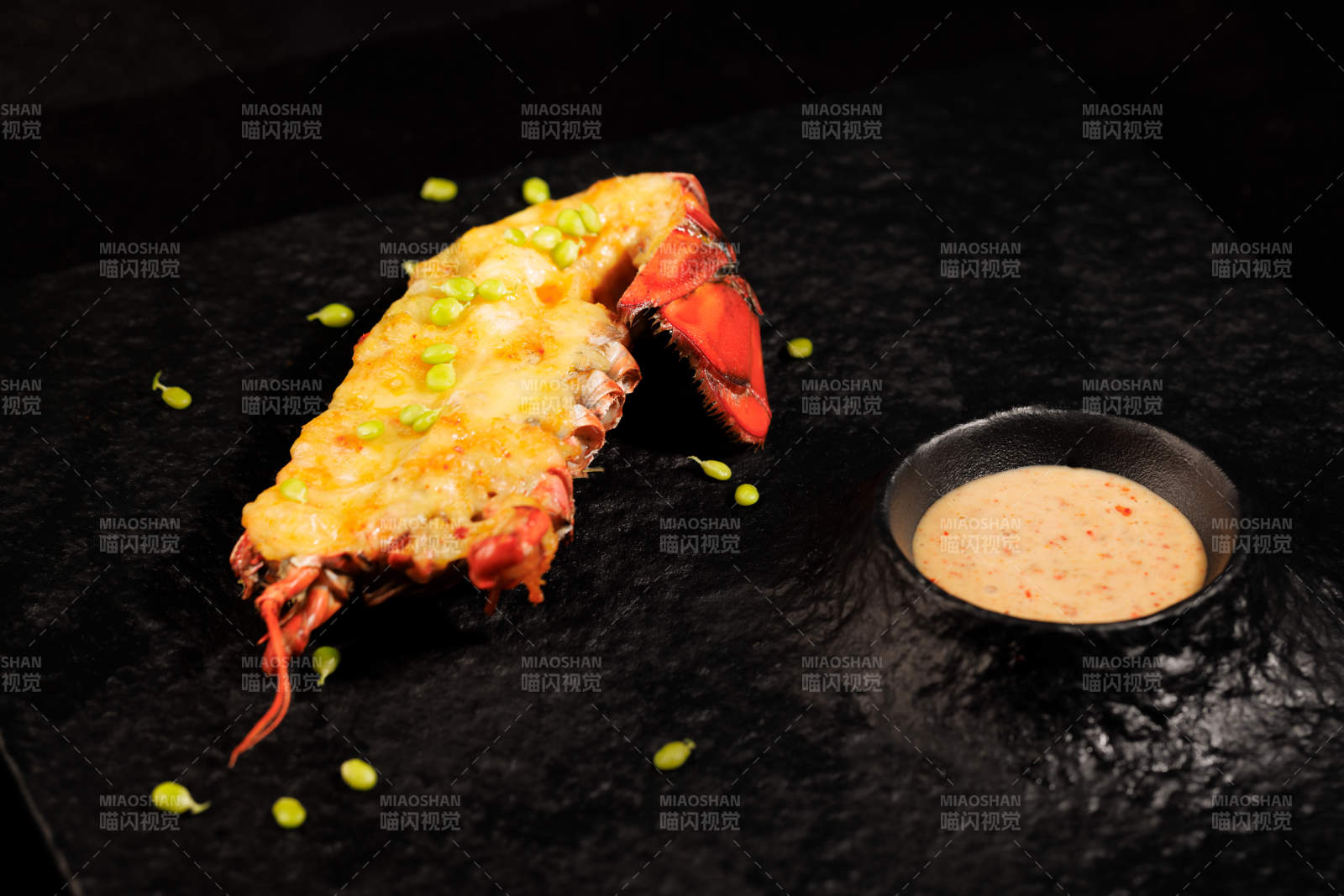 芝士焗龙虾配蘸酱图片