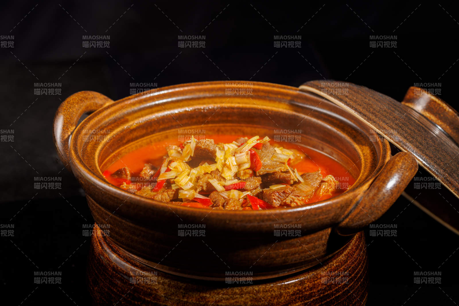 红烧牛肉煲图片