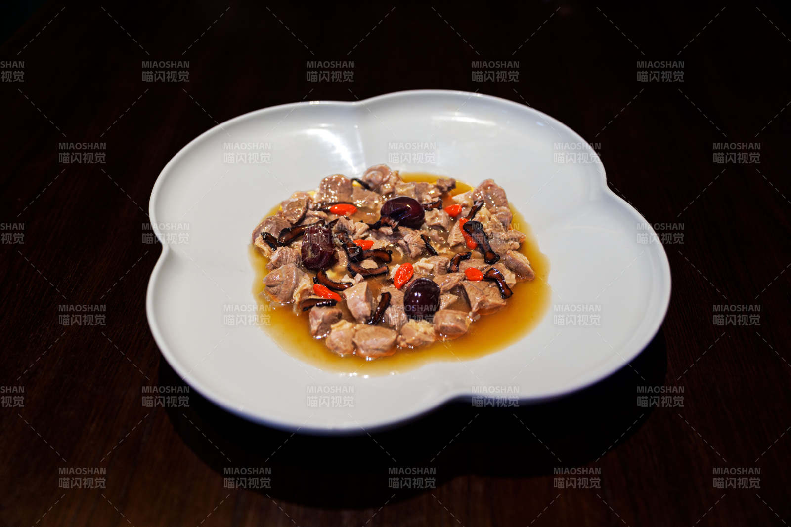 中式炖菜 滋补美味图片