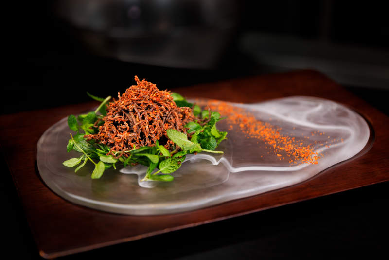 创意美食 薄雾中的香草与脆丝图片