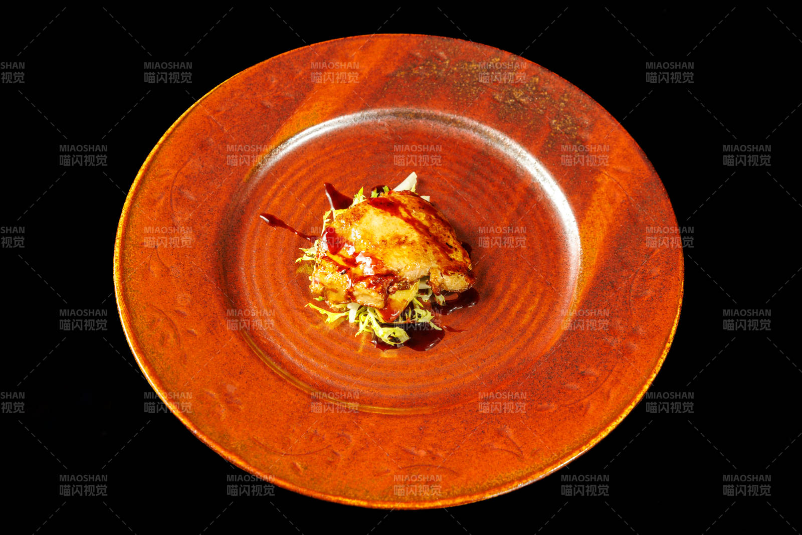 精致美食 橙盘上的艺术图片