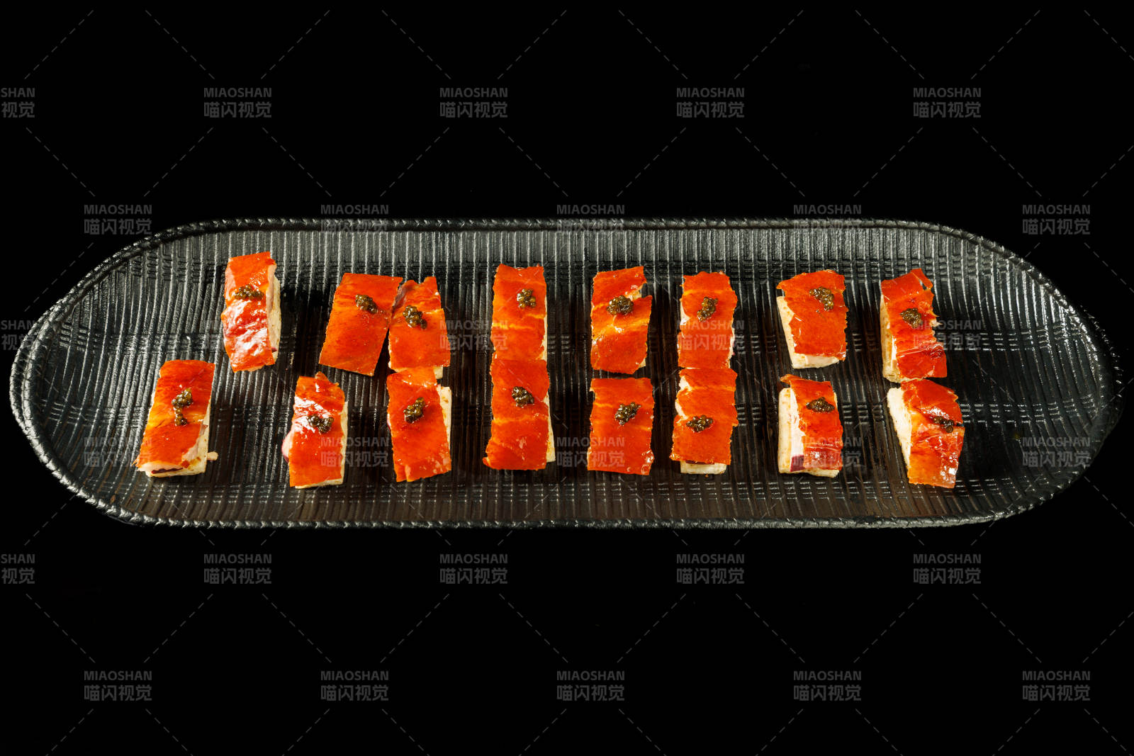 鱼子酱配烤鸭图片